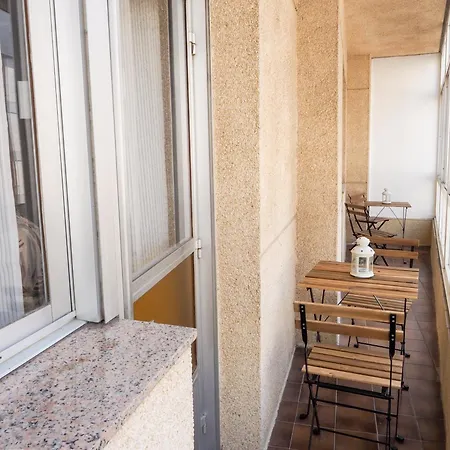 5 Bedroom In Downtown Ideal For Groups Apartman